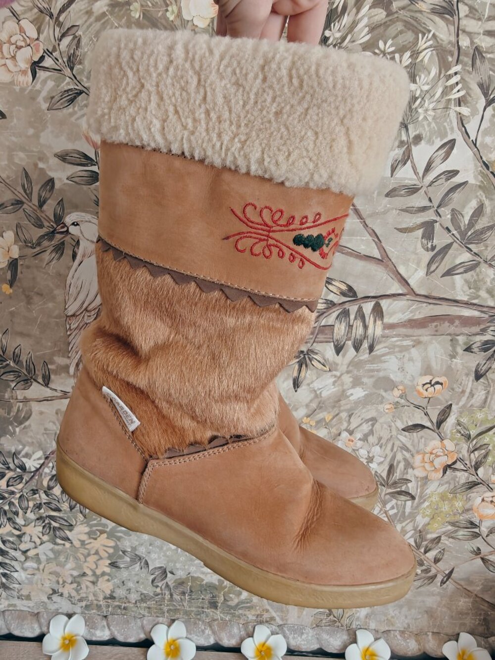 Vintage 90s Garden Sport Tan Suede Fur Embroidered Apres Ski Boots Italy Sz. 38